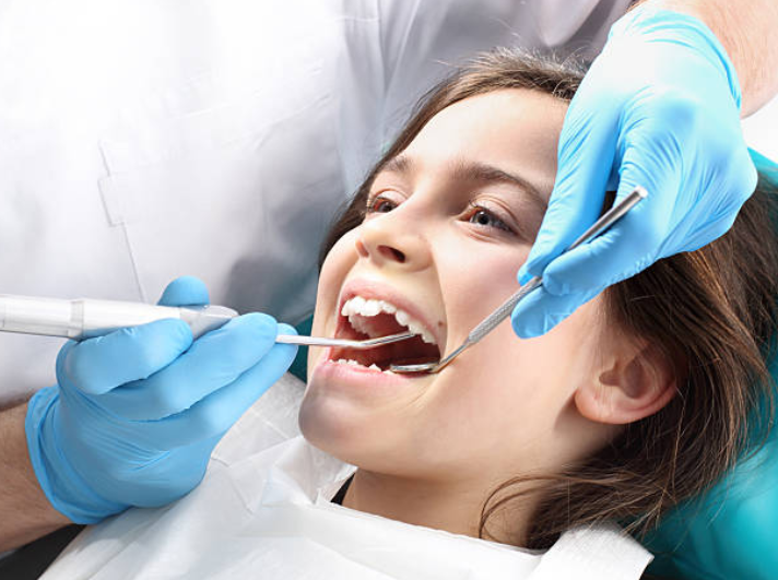Fluoride vs Natural Alternatives: What’s Best for Your Teeth?