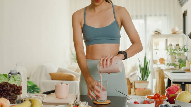 Protein powder for weight loss with healthy ingredients, shaker bottle, and balanced foods to support fat loss and muscle maintenance.