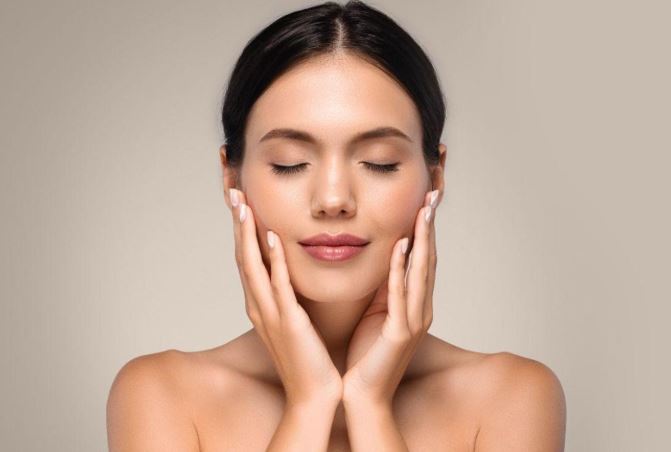  7 Natural Ways to Get Glowing Skin at Home